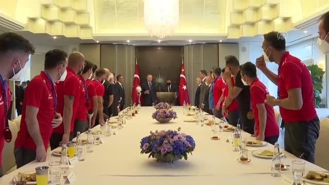 Son dakika: Cumhurbaşkanı Erdoğan, Ampute Futbol Milli Takımı'nı kabul etti