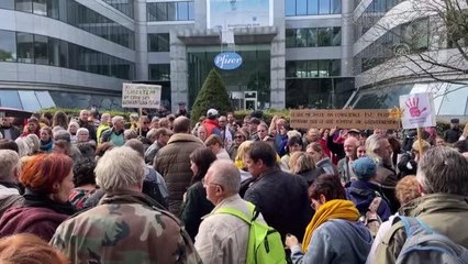 Yüzlerce kişi "zorunlu aşı" karşıtı protesto düzenledi