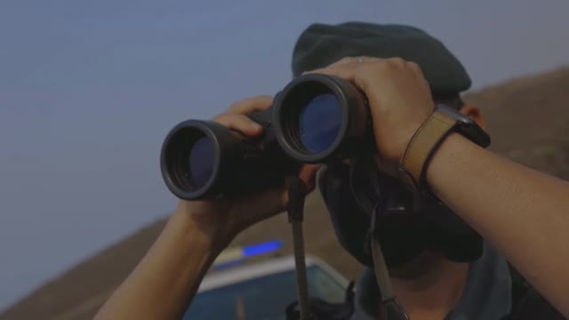 El SEPRONA se vuelca en el rescate y cuidado de animales afectados por el volcán en La Palma