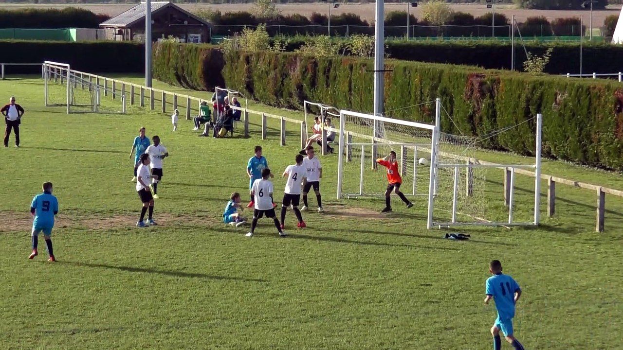 Pablo Cortès dans ses oeuvres contre Magnanville (en U12/U13) ce samedi 16 octobre à Bréval