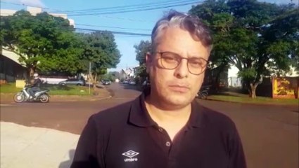 Gol na contramão colide em Peugeot na Rua Belém