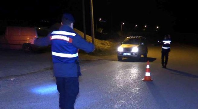 İnegöl'de Jandarma Komutanlığı ve Emniyet Müdürlüğü'nden trafik ve asayiş uygulaması