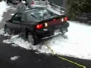 REGIS remorque sa voiture