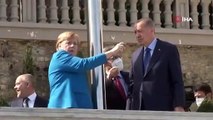 Merkel’le kameralar karşısına geçen Erdoğan’dan ‘direk’ şakası: Aramıza başka bir şey girmesin