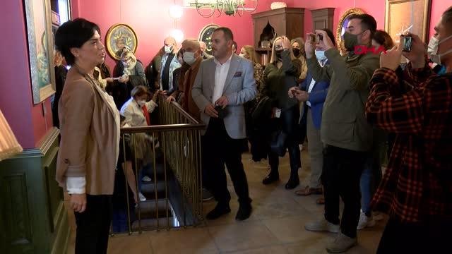 HAT VE TEZHİP SANATÇISI MUHAMMET MAĞ'IN 'BERCESTE' SERGİSİ ÜSKÜDAR'DA AÇILDI