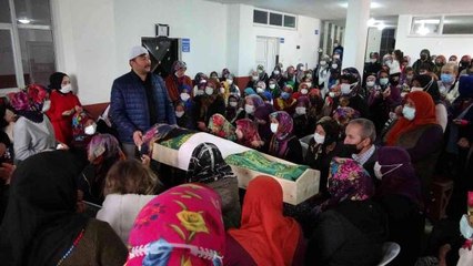 Samsun'daki otobüs kazasında hayatını kaybeden 2 kadın son yolculuğuna uğurlandı