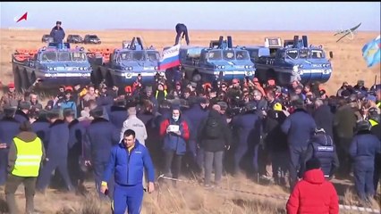 L'équipe du premier film tourné dans l'espace de retour sur terre