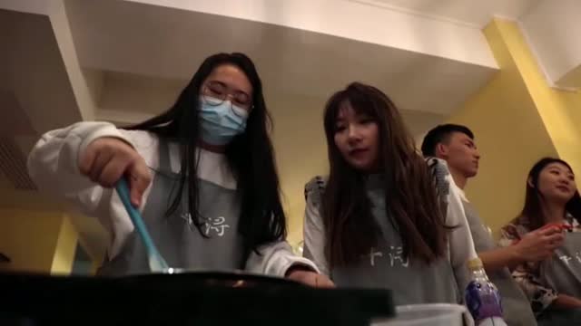 Una pastelería en Pekín ofrece las galletas Dalgona de la serie El juego del calamar