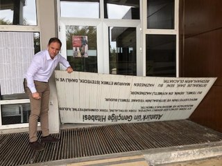 'GENÇLİĞE HİTABE' LEVHASININ KESİLİP, MAZGAL KAPATILMASINA İNCELEME