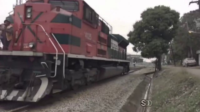 yt5s.com-FXE 4622 Derails!! Accidentes Ferroviarios Recopilatorio(Escucha,Detente y Salva tu vida)Parte 6