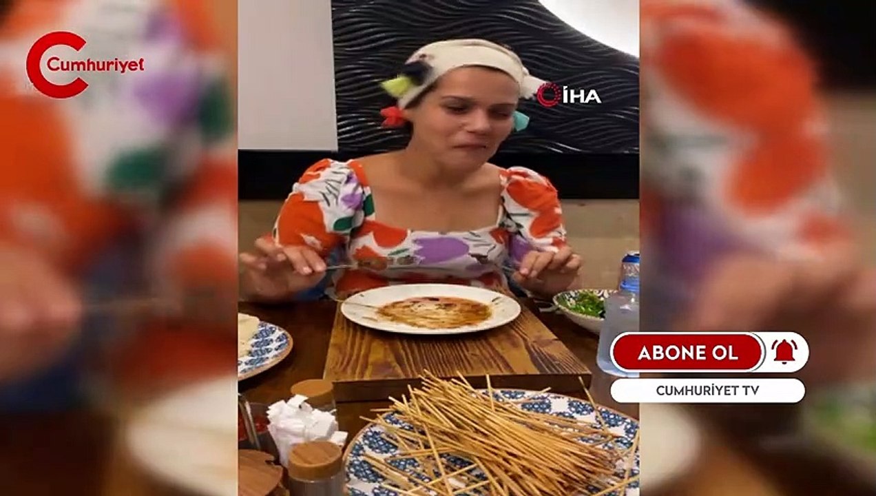 37 dakikada 247 adet çöp şiş yiyerek rekor kırdı