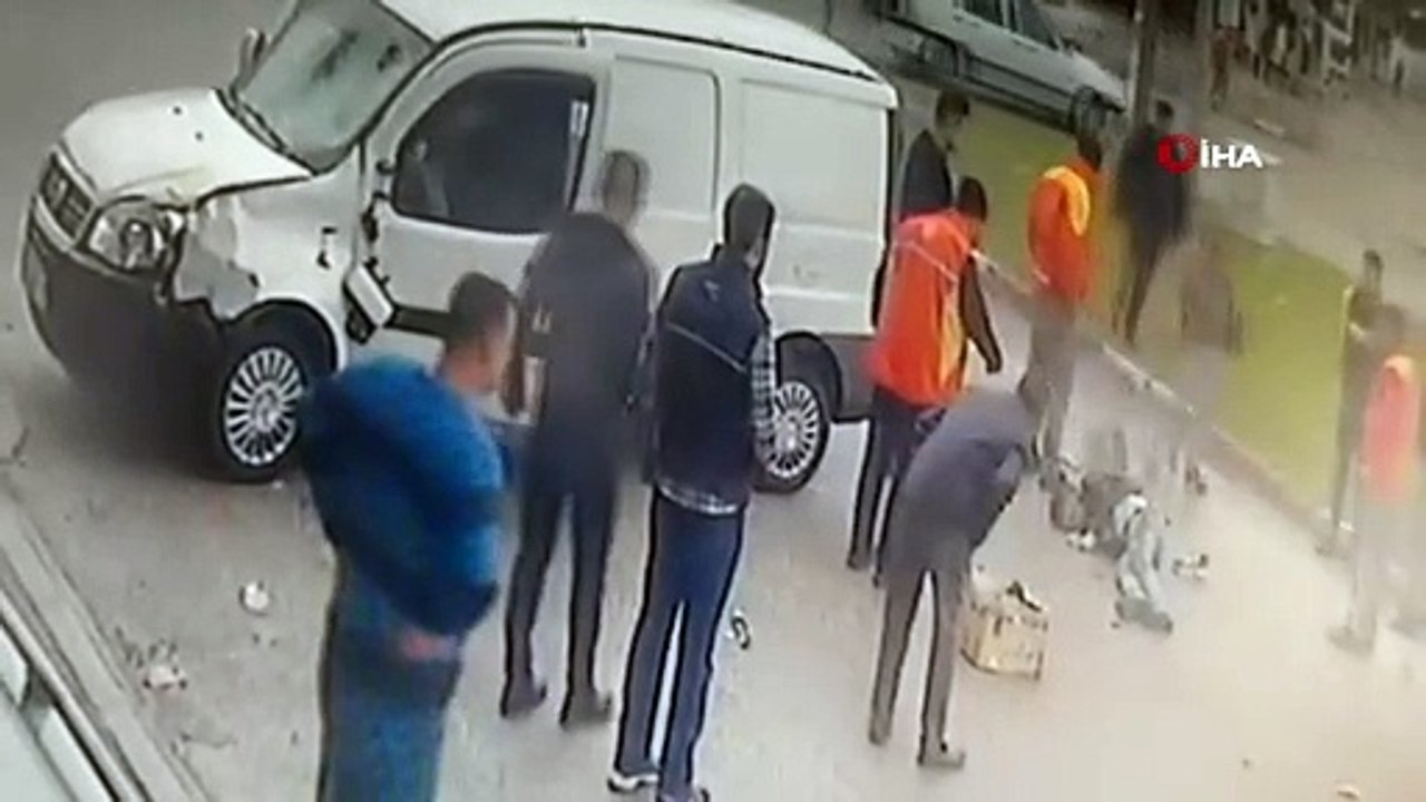 Kaza yapan motosikletteki güvercinler böyle havalandı