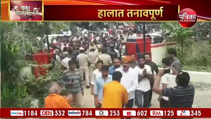 बांसवाड़ा: गढ़ी थाने का घेराव टाला तो दोपहर बाद फिर उग्र हुए युवा, हल्का बल प्रयोग कर खदेडी़ भीड़