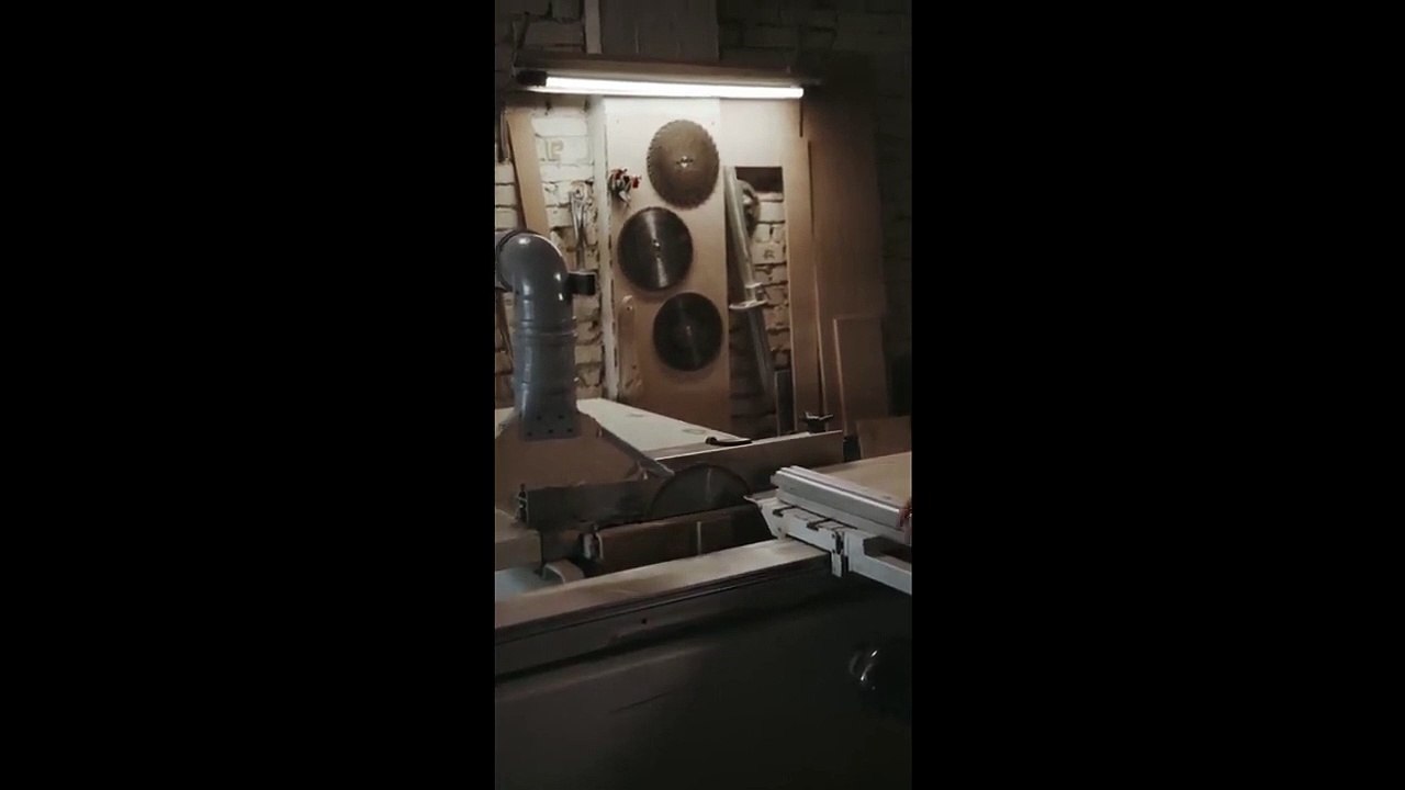 A Carpenter Cutting Wood with a Circular Sawcircularquay #circular #CircularEconomy #circularsaw #circularmindset #circulardesign