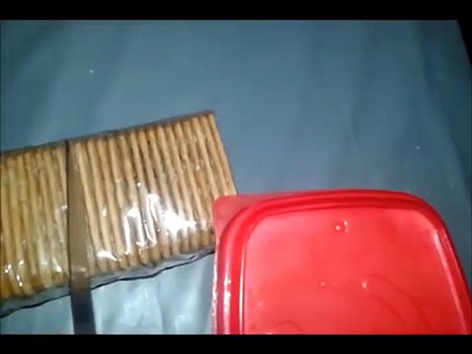 Como passar manteiga na bolacha