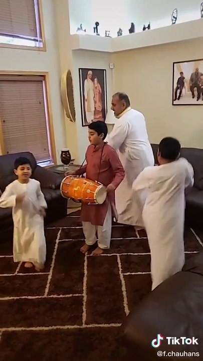 Chal Mera Putt Funny Dhol Video - Chal Mera Putt Punjabi Funny 2021 By Big Mind