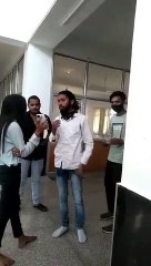 इस बात से नाराज लड़की ने यूनिवर्सिटी कैंपस में NSUI नेता को मारा जोरदार थप्पड़, वीडियो वायरल