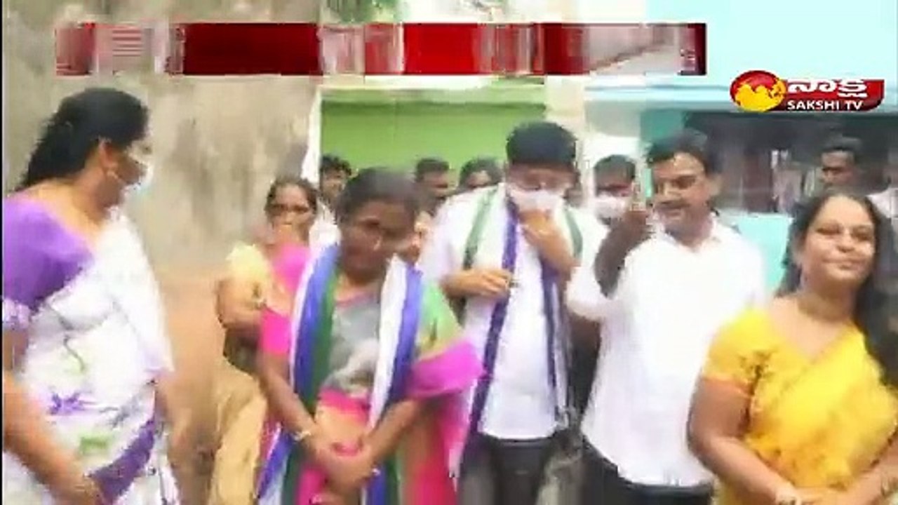 మున్సిపల్ వార్డుల్లో వైఎస్ఆర్ సీపీ నేతల విస్తృత ప్రచారం