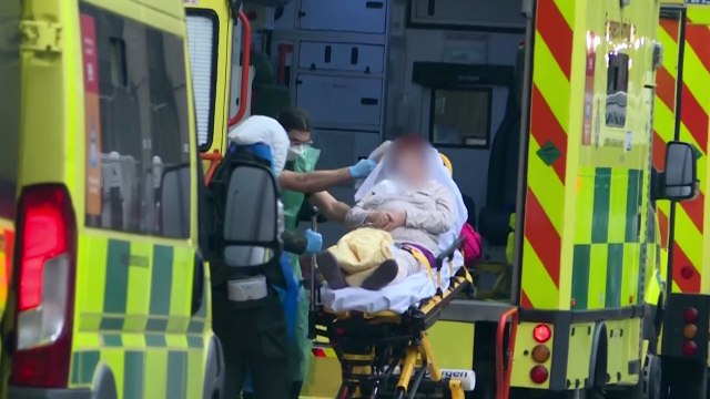 Covid, nuova impennata di contagi nel Regno Unito e in Russia