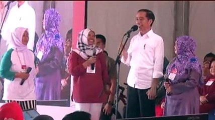 Momen lucu Presiden Jokowi membagikan bantuan  PKH di Cimahi
