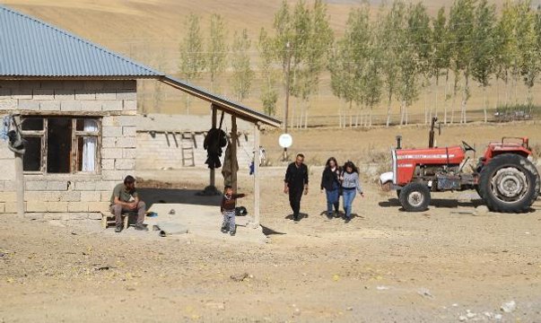 EĞİTİM AKSAMASIN DİYE KAPI KAPI DOLAŞIYORLAR