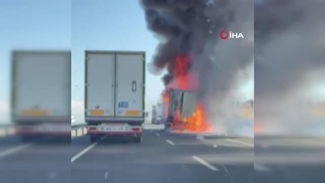 Son dakika haberi | Seyir halindeki tırın alev alev yandığı anlar kamerada