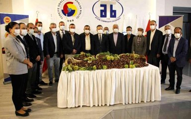 Aydın'da sezonun ilk kestanesi Aydın Ticaret Borsası tarafından 120 TL'den alındı