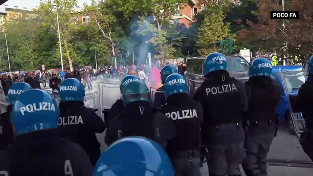 Trieste: polizia carica i portuali, le proteste si spostano in centro