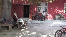 Adana'da diyalize giren 3 kardeş böbrek nakli olacakları günü umutla bekliyor
