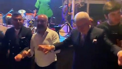 İsmail Saymaz ve Ertuğrul Özkök Diyarbakır’da birlikte halay çekti!