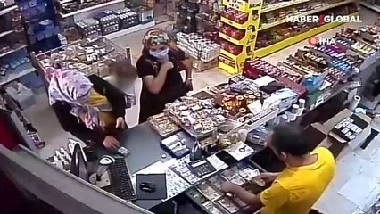 Antalya'da anneleri marketten tırnakçılık yaparken, çocuklar da meyve çaldı