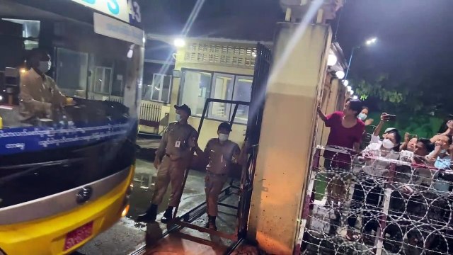 Junta Militar birmanesa liberta mais de 5600 opositores