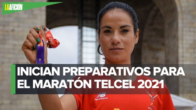 Presentan la playera y medalla del Maratón de la Ciudad de México 2021