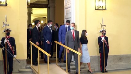 La Reina Letizia convierte el azul cielo en su nuevo color 'fetiche'