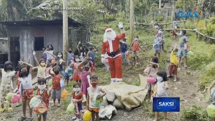 Video herunterladen: Mga batang hindi makalabas dahil sa pandemic, binigyan ng pamaskong regalo | Saksi