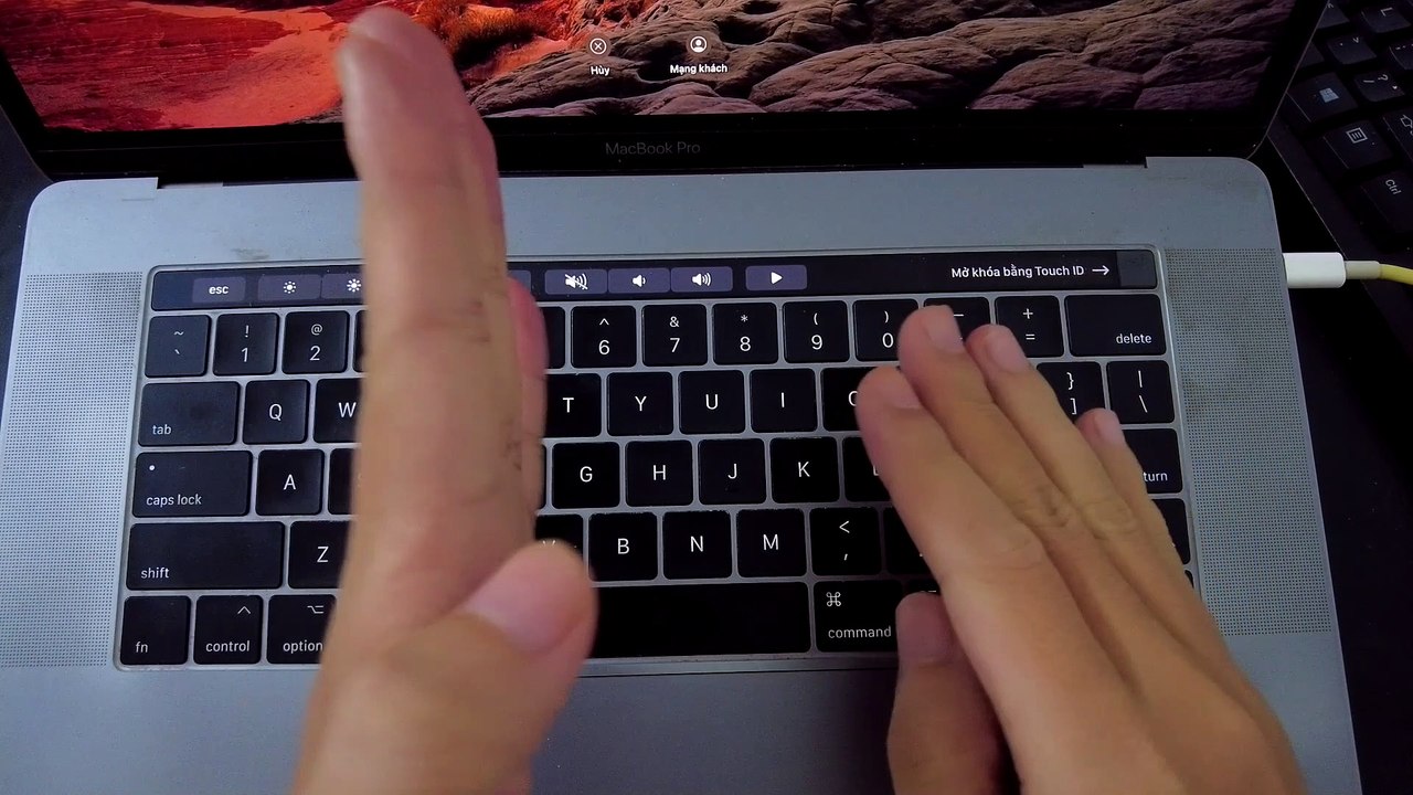 Cách khắc phục kẹt bàn phím cánh bướm trên Macbook