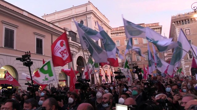 Comunali Roma, festa in piazza per Roberto Gualtieri: balli, corri e si chiude con Bella ciao