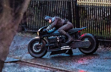 Robert Pattinson had to be 'drained of liquid' in Val Kilmer's sweaty Batsuit