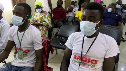 Le Ministre Amadou Coulibaly offre des ordinateurs a 5 radios rurales à Korhogo