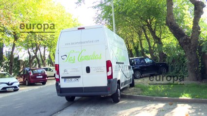 Llegada de coronas de flores hasta el domicilio de Concha Márquez Piquer tras su fallecimiento