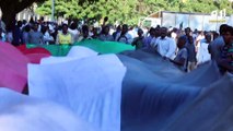 المتظاهرون السودانيون يواصلون اعتصامهم خارج القصر الرئاسي