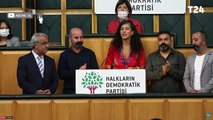 HDP grup toplantısında, Mezopotamya Kültür Derneği'nin üyelerinden Kürtçe şarkı