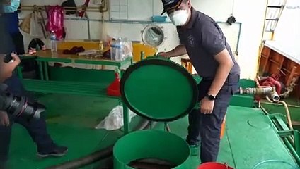 รอง ผบ.ตร.รุดแถลงผลการจับเรือบรรทุกน้ำมันดีเซลเถื่อน 4 แสนลิตร