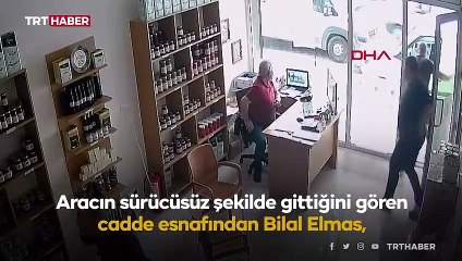 El freni açık unutulan aracı durdurarak facianın önüne geçti