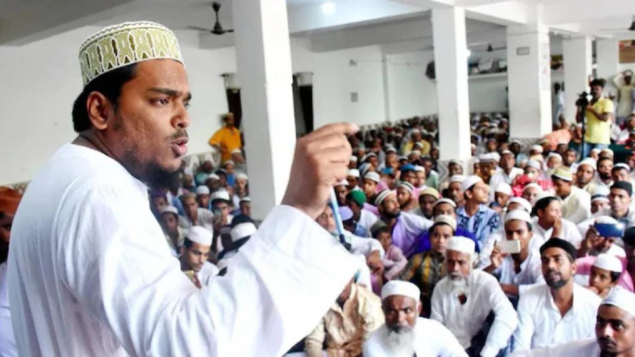 Controversy over Furfura Sharif cleric's 'beheading' remark