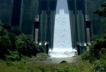 অতিবৃষ্টির মাঝেই কেরলে বাঁধের জল ছাড়া হচ্ছে, বাড়ছে আশঙ্কার পারদ |Oneindia Bengali