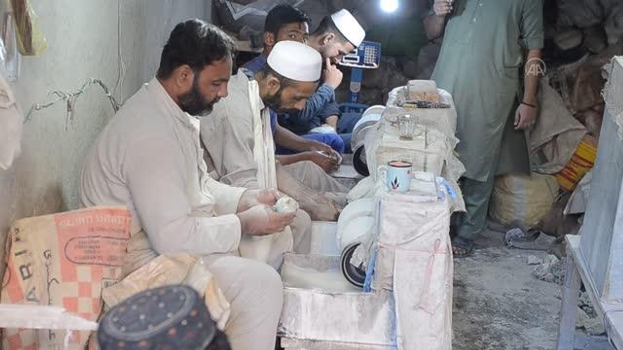 Taliban sonrası Pakistan'da değerli taş endüstrisi zor günler geçiriyor