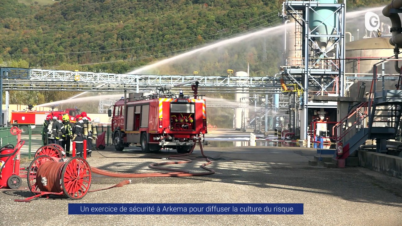 Reportage - Simulation d'incendie devant la ministre Barbara Pompili à l'usine Arkema