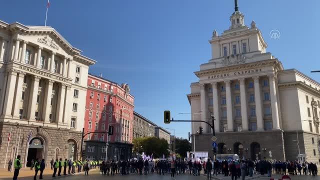 Bulgaristan'da elektrik zamları protesto edildi