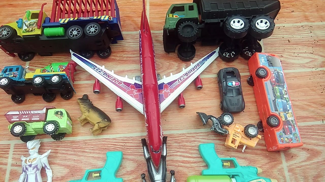 Cara Melumpurkan Mainan Mobil Mobilan,Truk, PesawatMainan, Ultraman, HiburanMainanCampurCampur
